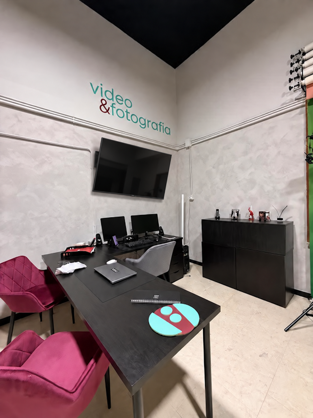 Postazione video e fotografia nello studio Erreddi